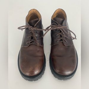 D&G lace up leather shoes.